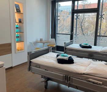Zimmer 1 med-plast Station Tischlein